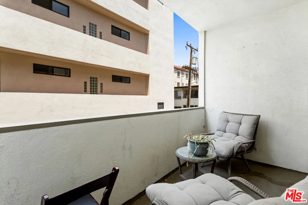 430 MAPLE DRIVE #203 Beverly Hills, CA 90210