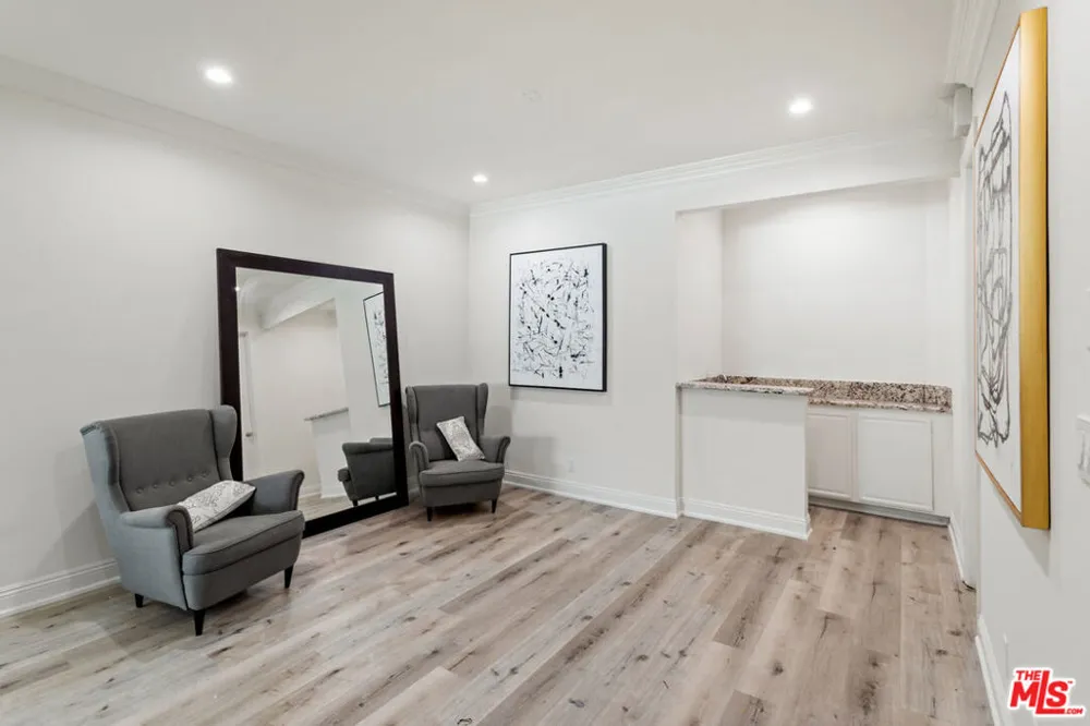 430 MAPLE DRIVE #203 Beverly Hills, CA 90210