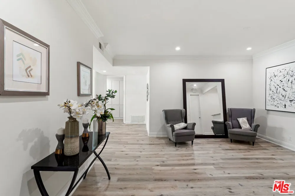 430 MAPLE DRIVE #203 Beverly Hills, CA 90210