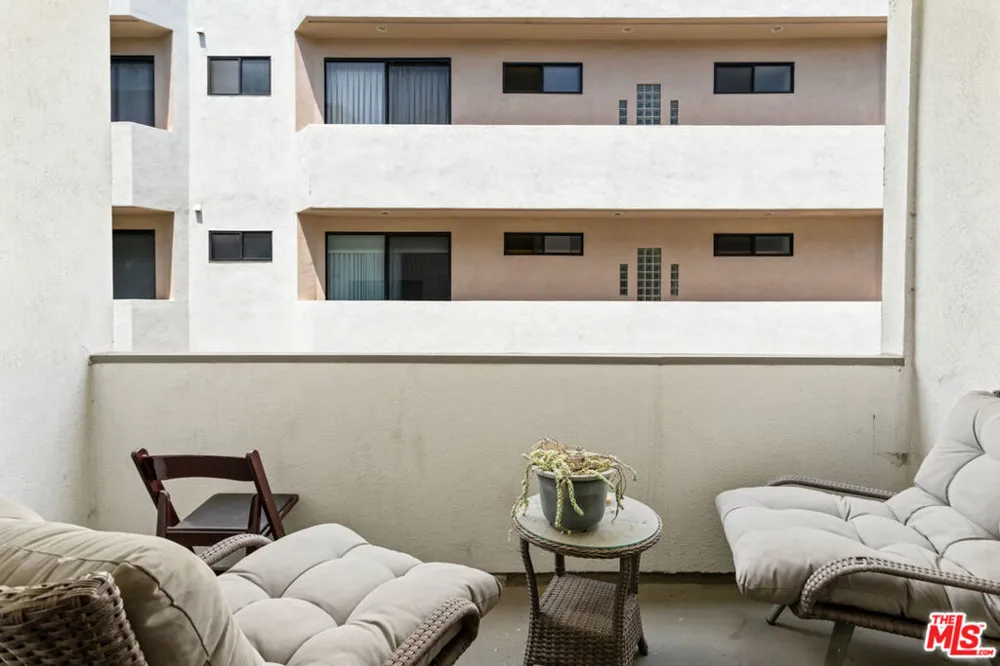 430 MAPLE DRIVE #203 Beverly Hills, CA 90210