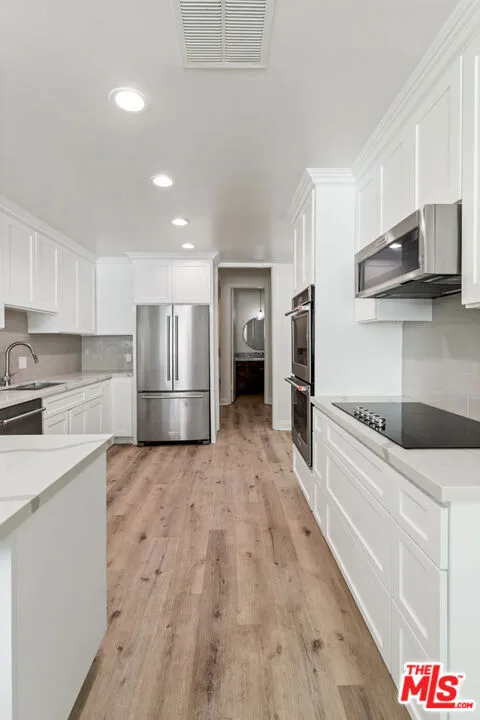 430 MAPLE DRIVE #203 Beverly Hills, CA 90210