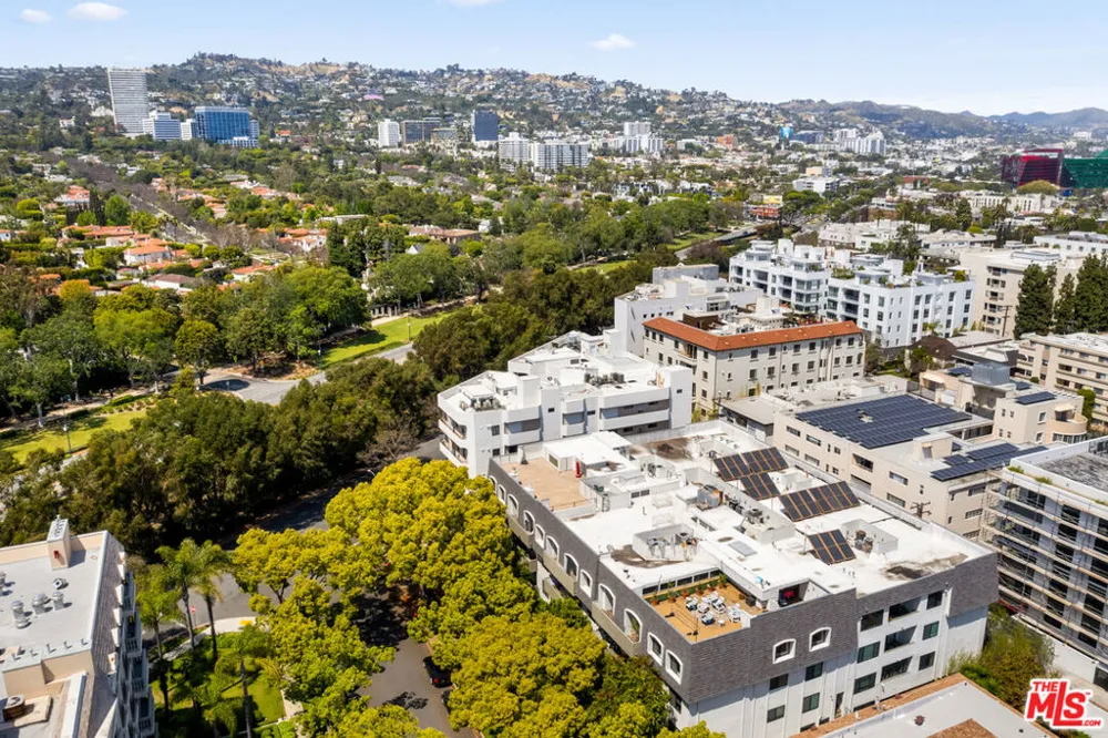 430 MAPLE DRIVE #203 Beverly Hills, CA 90210
