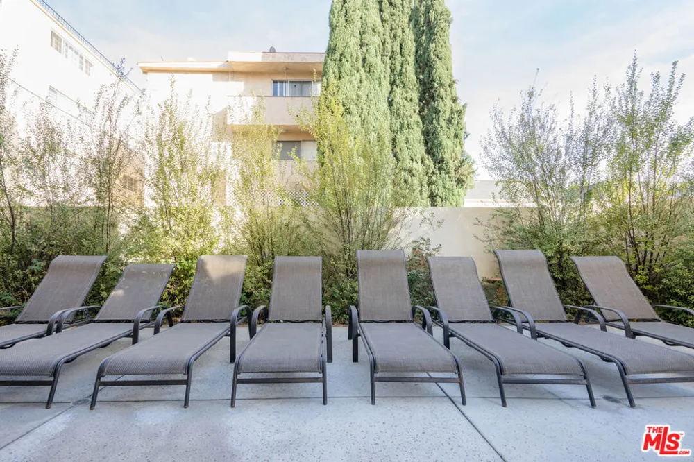 430 MAPLE DRIVE #203 Beverly Hills, CA 90210