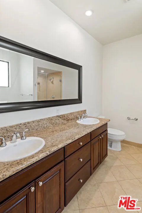 430 MAPLE DRIVE #203 Beverly Hills, CA 90210