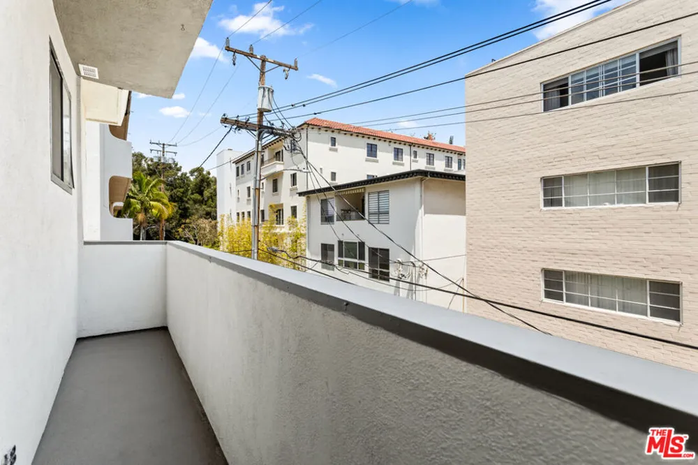 430 MAPLE DRIVE #203 Beverly Hills, CA 90210