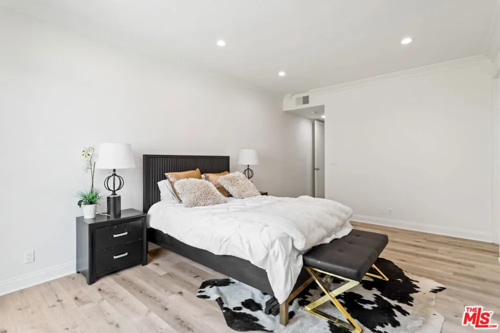 430 MAPLE DRIVE #203 Beverly Hills, CA 90210