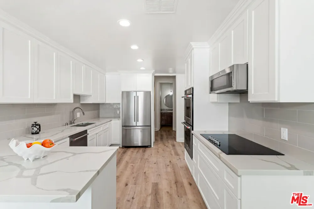 430 MAPLE DRIVE #203 Beverly Hills, CA 90210