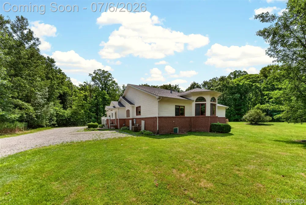 1621 Preservation Lane St Clair City, MI 48079
