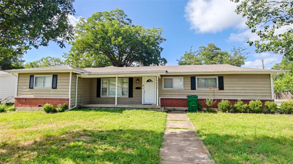 4800 Sabelle Lane Haltom City, TX 76117