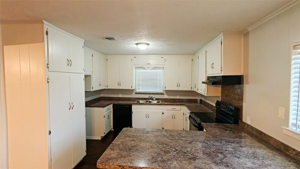 4800 Sabelle Lane Haltom City, TX 76117