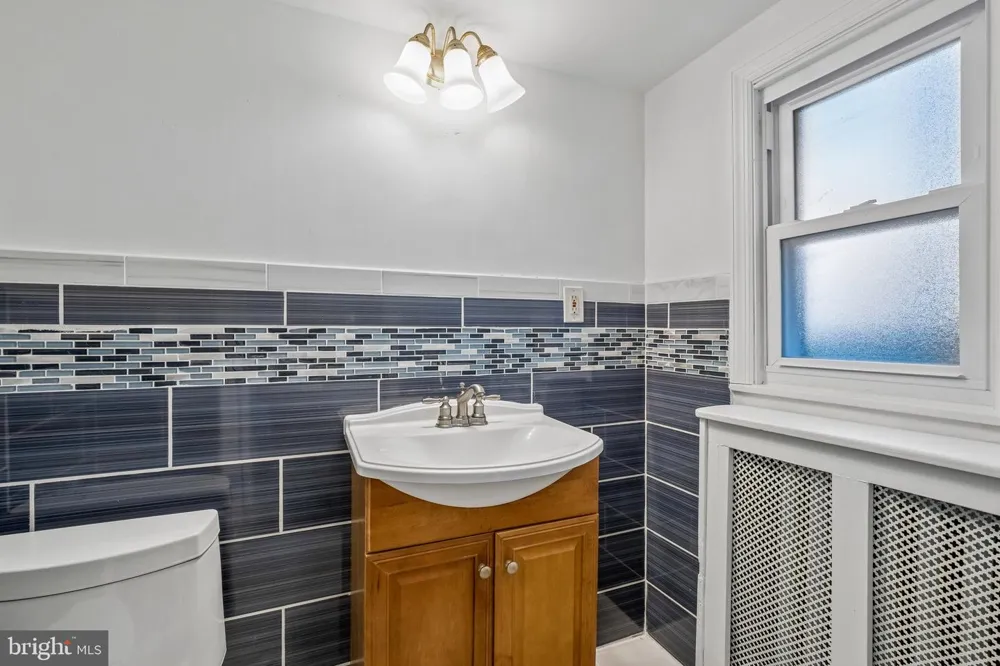 627 WALNUT STREET Darby, PA 19023
