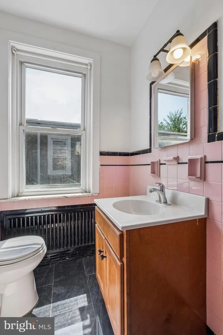 627 WALNUT STREET Darby, PA 19023