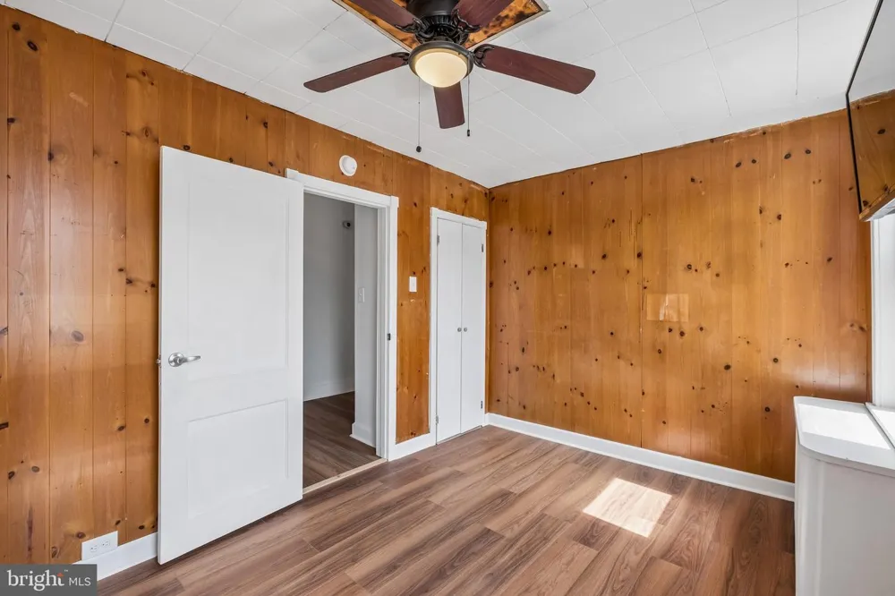 627 WALNUT STREET Darby, PA 19023