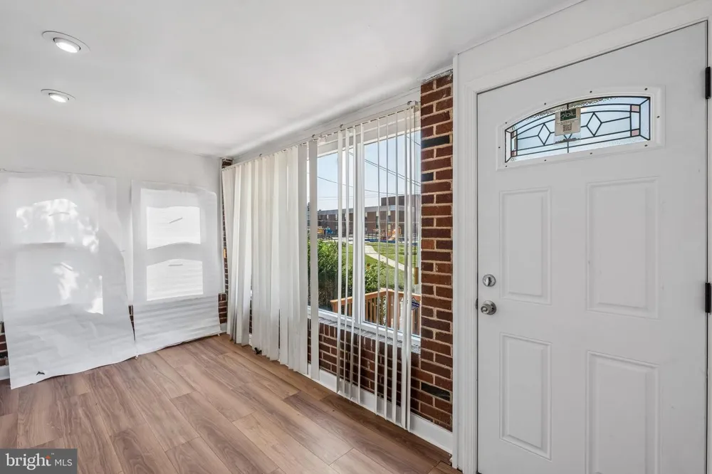 627 WALNUT STREET Darby, PA 19023