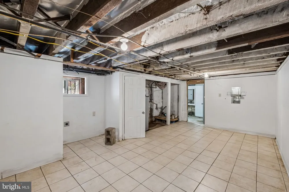 627 WALNUT STREET Darby, PA 19023
