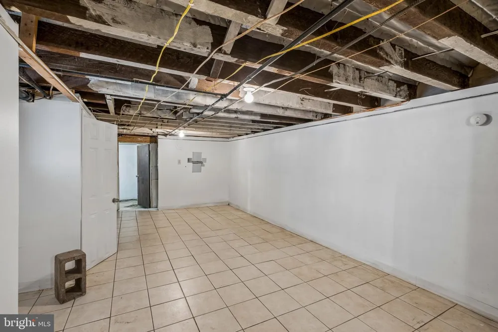 627 WALNUT STREET Darby, PA 19023
