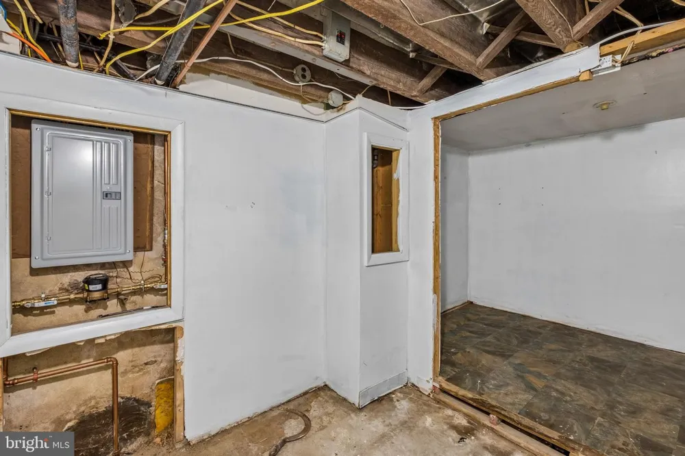 627 WALNUT STREET Darby, PA 19023