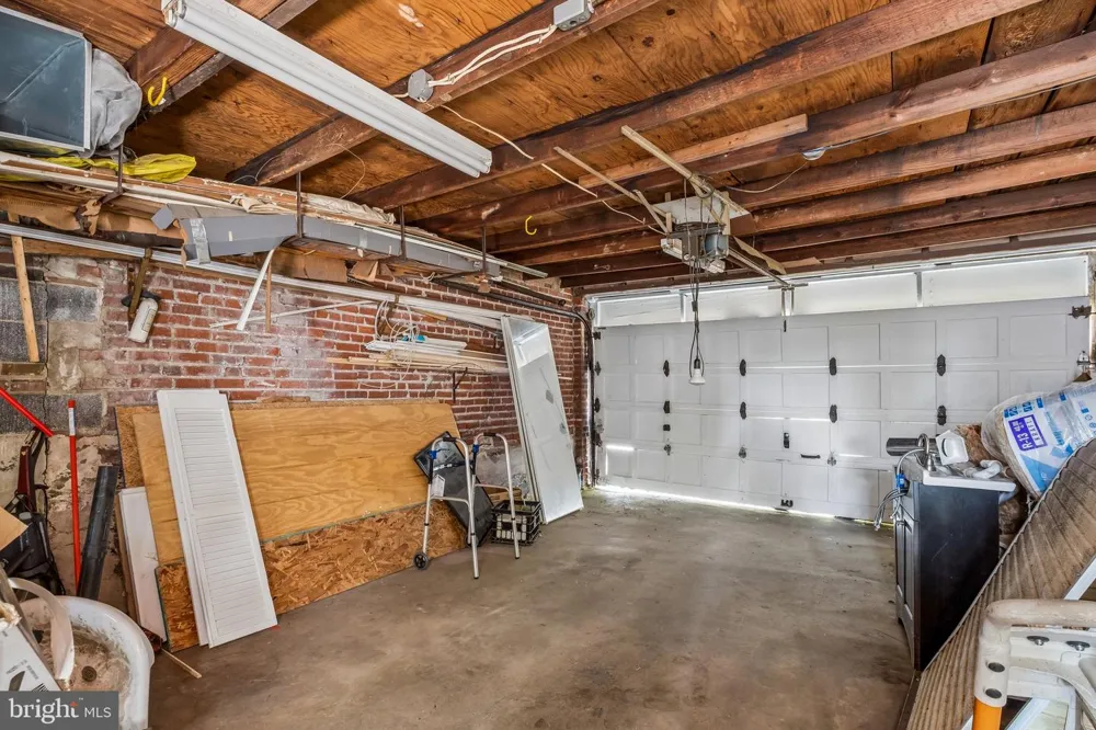 627 WALNUT STREET Darby, PA 19023