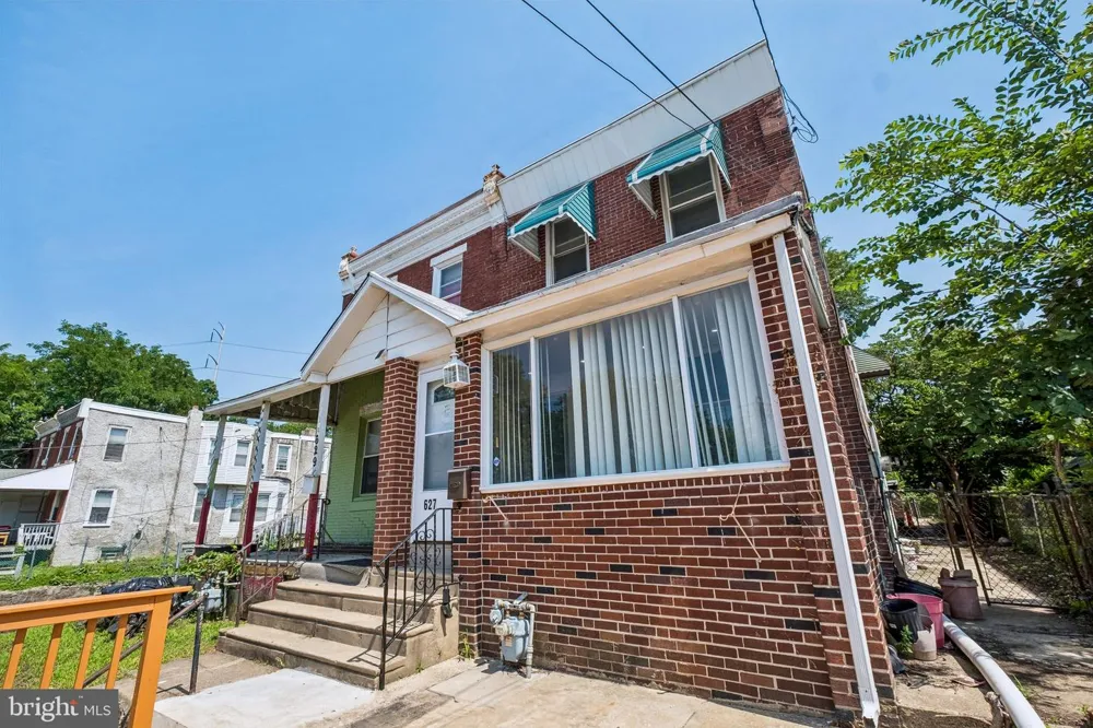 627 WALNUT STREET Darby, PA 19023