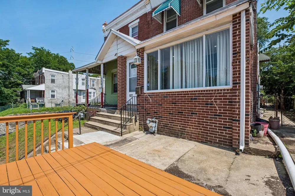 627 WALNUT STREET Darby, PA 19023
