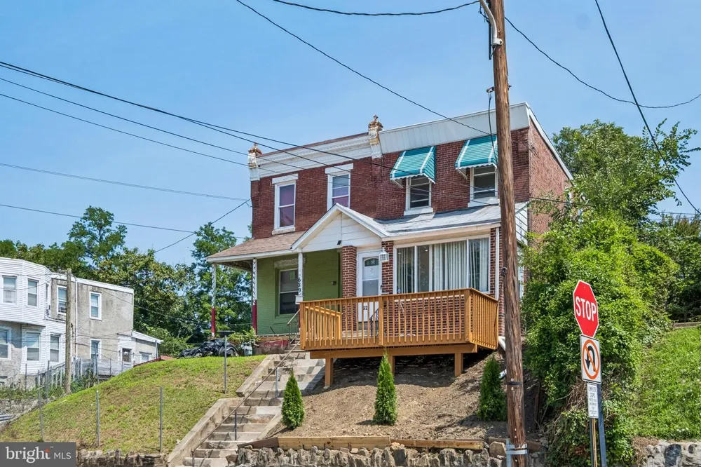 627 WALNUT STREET Darby, PA 19023