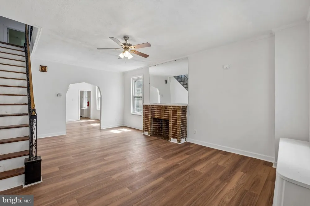 627 WALNUT STREET Darby, PA 19023