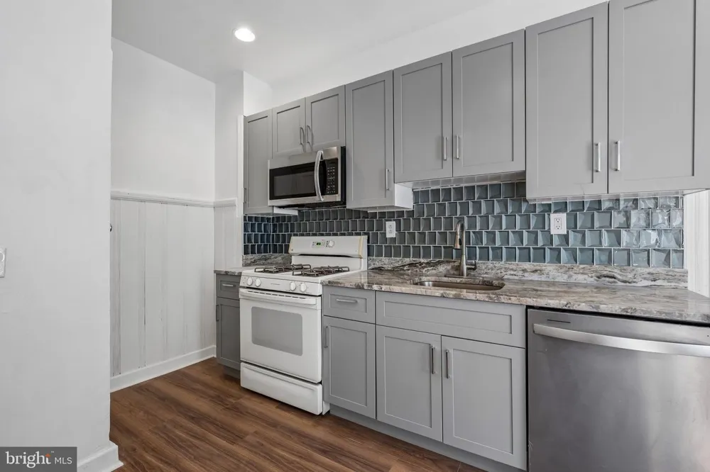 627 WALNUT STREET Darby, PA 19023