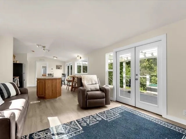 271 Thistle Douglas City, CA 96024