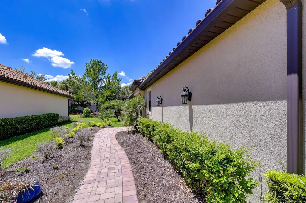 8433 Alberata Vista Drive Tampa, FL 33647
