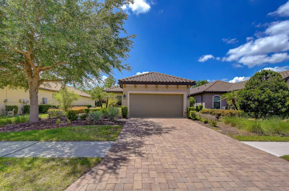 8433 Alberata Vista Drive Tampa, FL 33647