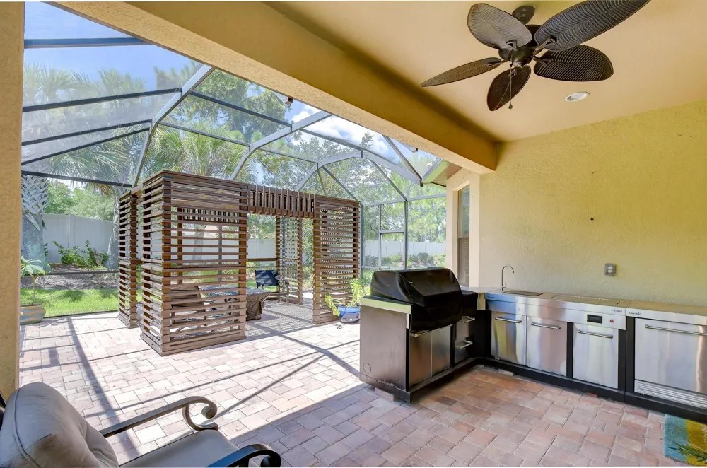 8433 Alberata Vista Drive Tampa, FL 33647