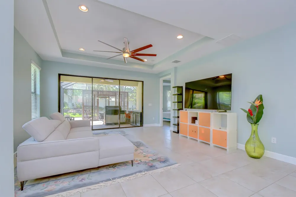 8433 Alberata Vista Drive Tampa, FL 33647