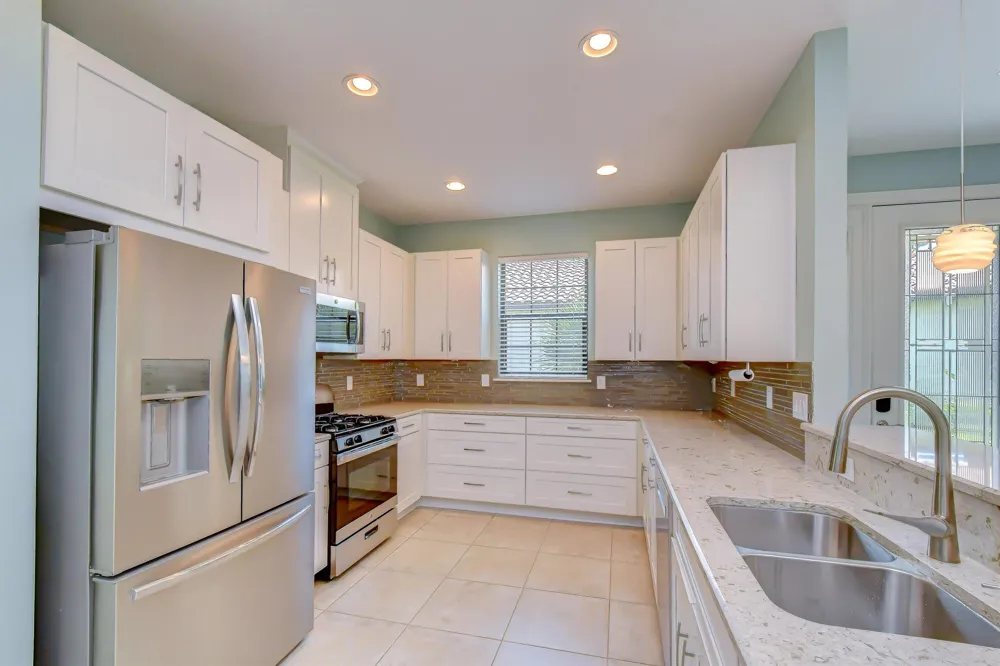 8433 Alberata Vista Drive Tampa, FL 33647