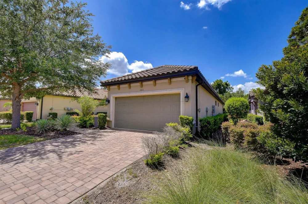 8433 Alberata Vista Drive Tampa, FL 33647