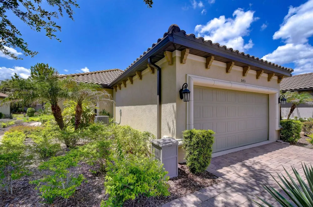 8433 Alberata Vista Drive Tampa, FL 33647