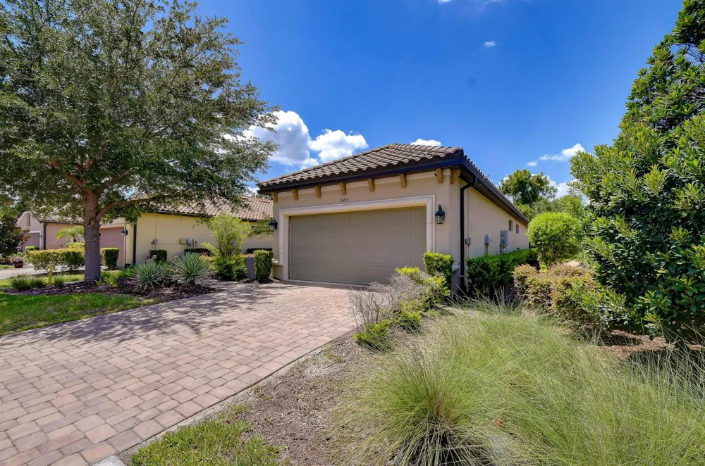 8433 Alberata Vista Drive Tampa, FL 33647