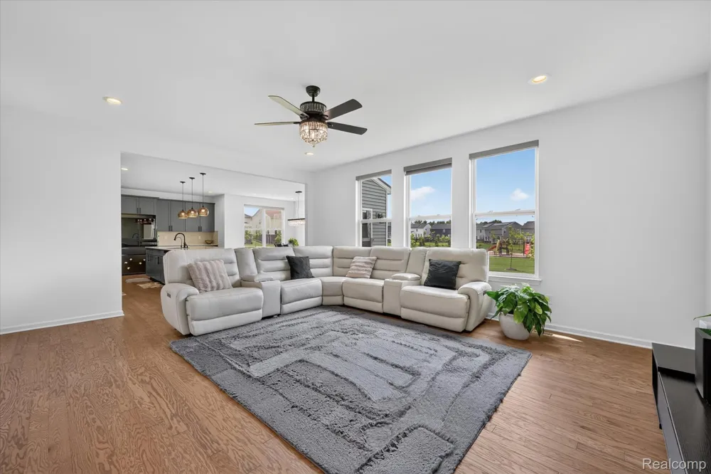 20983 Calabrese Drive Lyon Charter Township, MI 48178