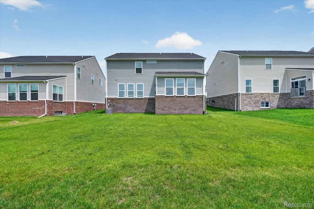 20983 Calabrese Drive Lyon Charter Township, MI 48178