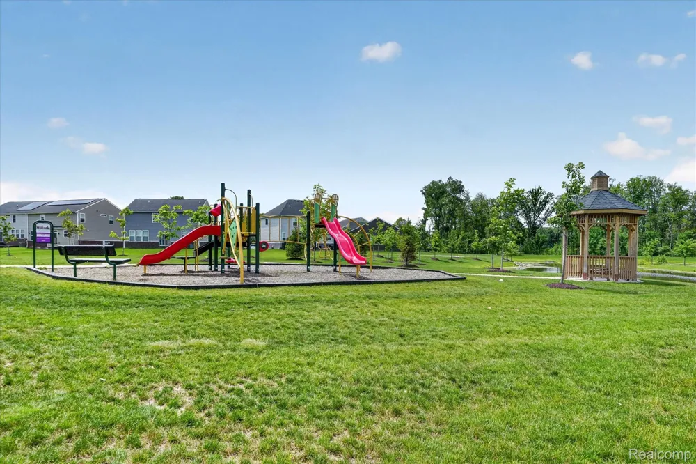 20983 Calabrese Drive Lyon Charter Township, MI 48178