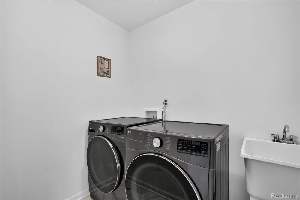 20983 Calabrese Drive Lyon Charter Township, MI 48178
