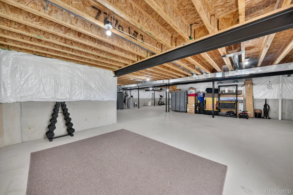 20983 Calabrese Drive Lyon Charter Township, MI 48178