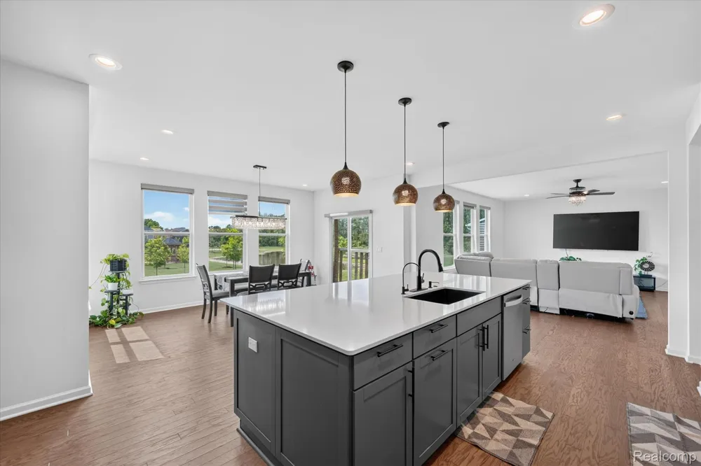 20983 Calabrese Drive Lyon Charter Township, MI 48178