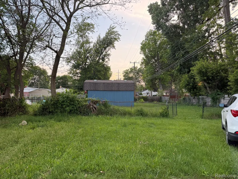 5775 N Dowling Westland City, MI 48185