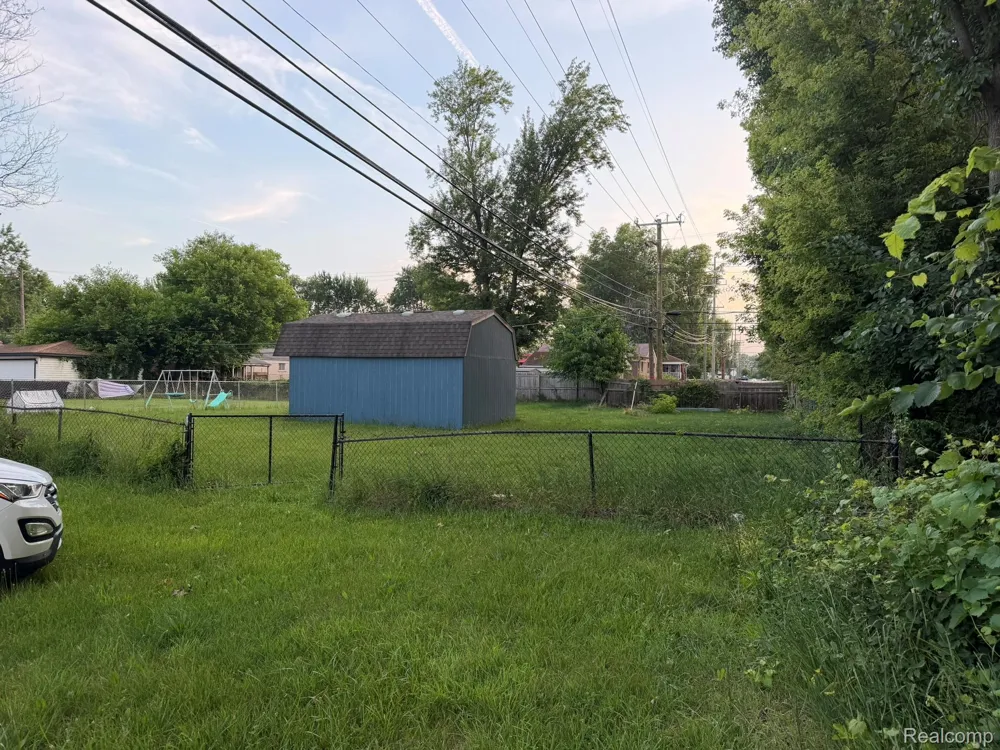 5775 N Dowling Westland City, MI 48185