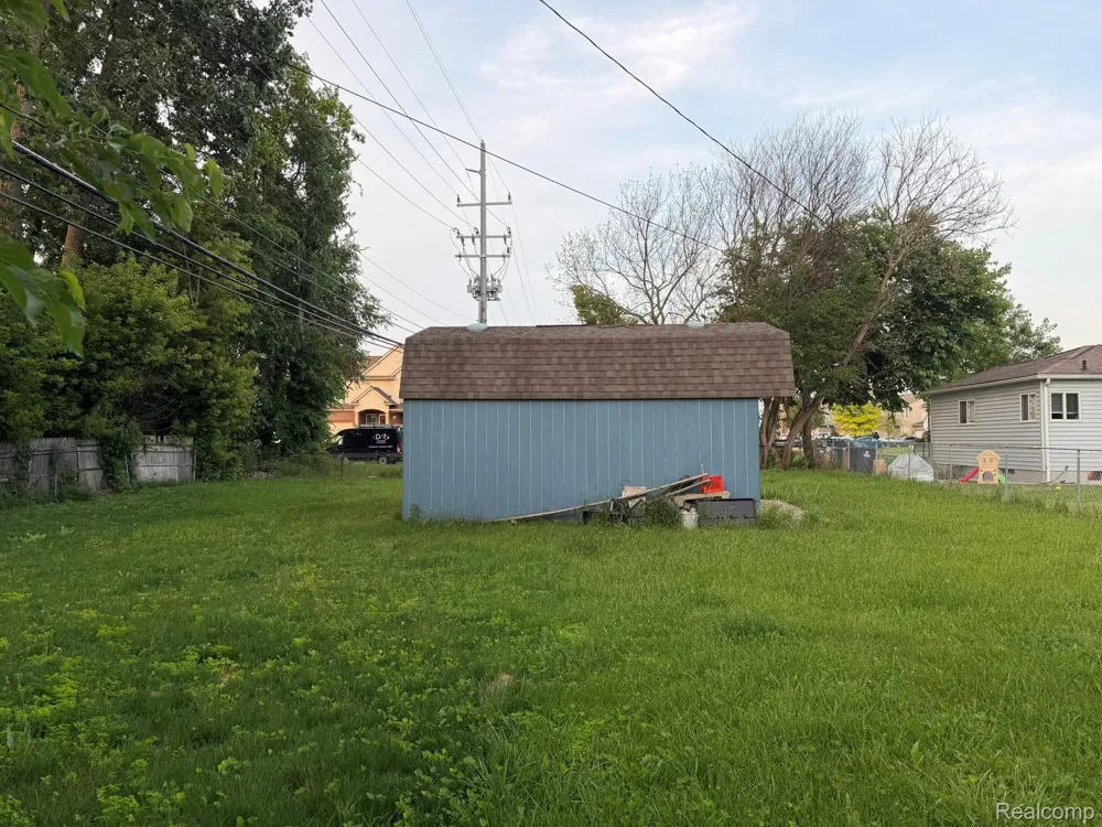 5775 N Dowling Westland City, MI 48185
