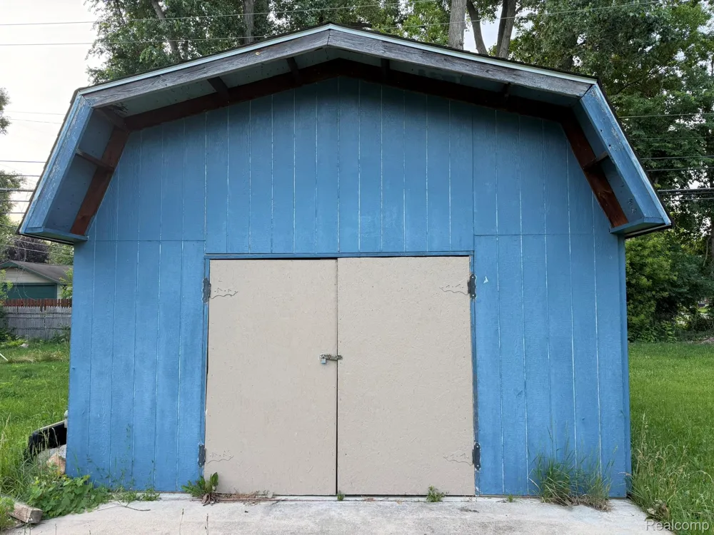 5775 N Dowling Westland City, MI 48185