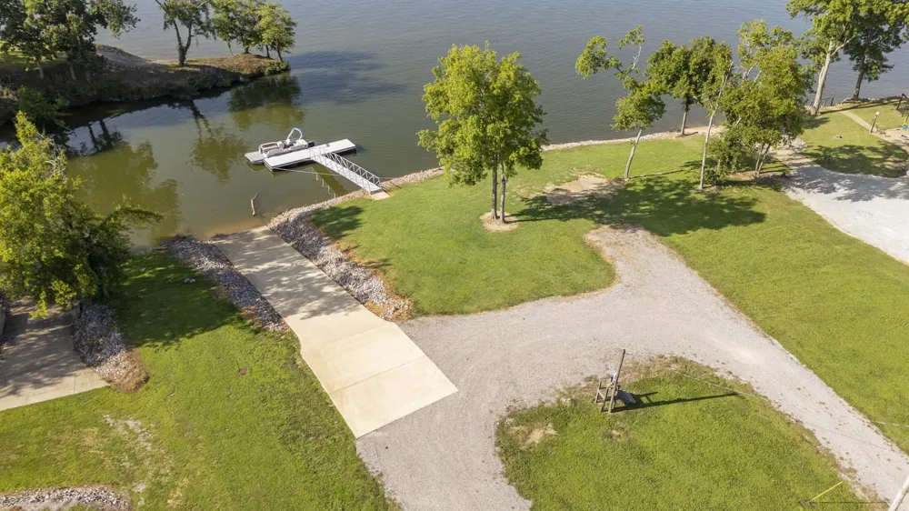 630 CONNIE BETH LN Savannah, TN 38372