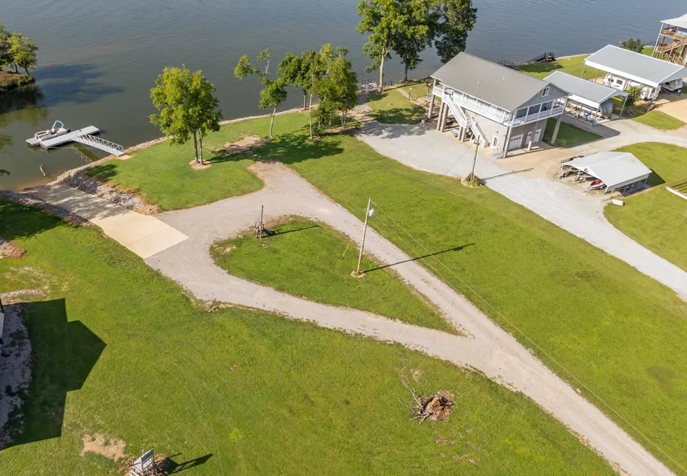 630 CONNIE BETH LN Savannah, TN 38372