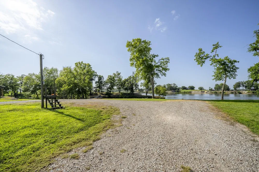 630 CONNIE BETH LN Savannah, TN 38372