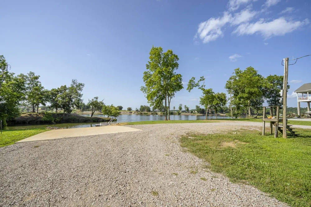 630 CONNIE BETH LN Savannah, TN 38372